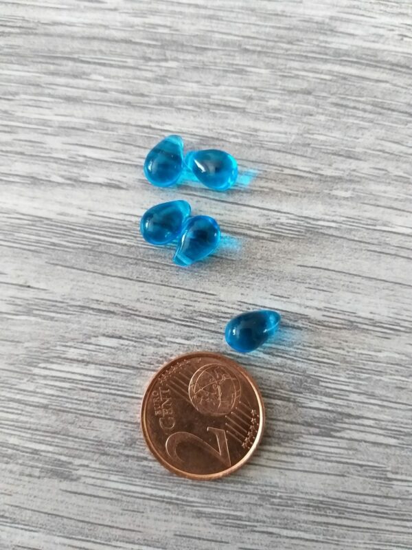 Tsjechische glaskralen in de vorm van een druppel blauw (2)