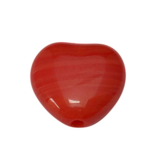 Rode hartvormige glaskraal met witte strepen