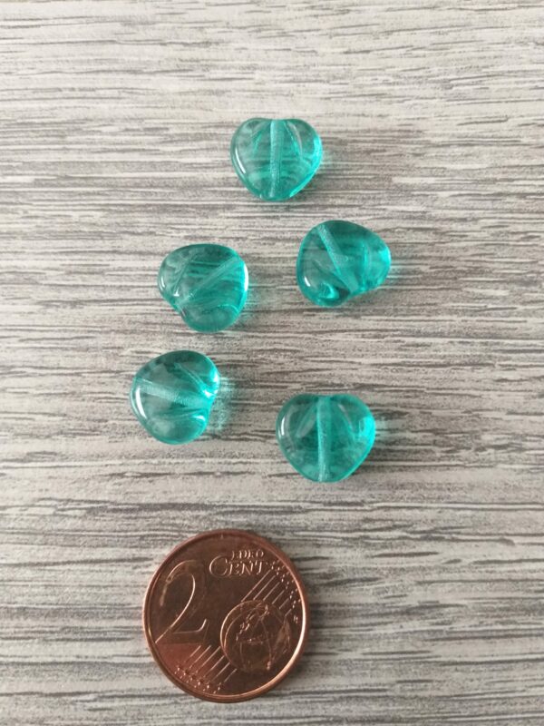 Transparante turquoise hartvormige glaskraal (2)