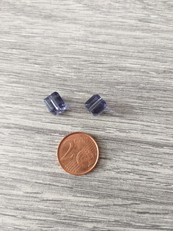 Paarse kubus glaskraal ( 8 mm) 2