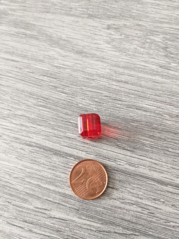 Rode kubus glaskraal (11 mm) 2