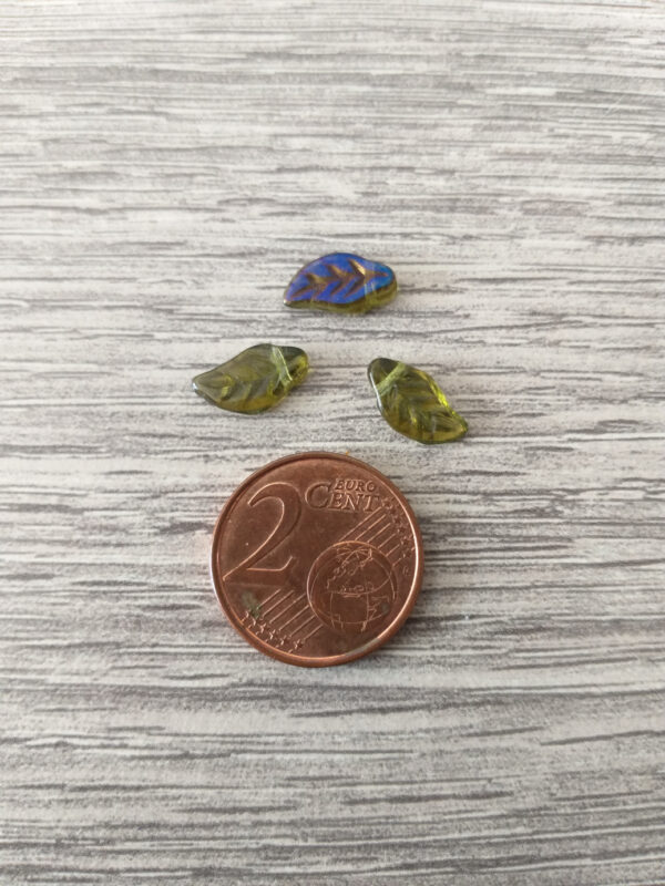 Groene/blauwe bladvormige glaskraal 2