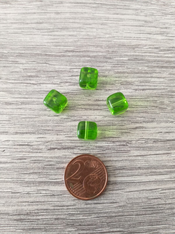 Groene kubus glaskraal 2