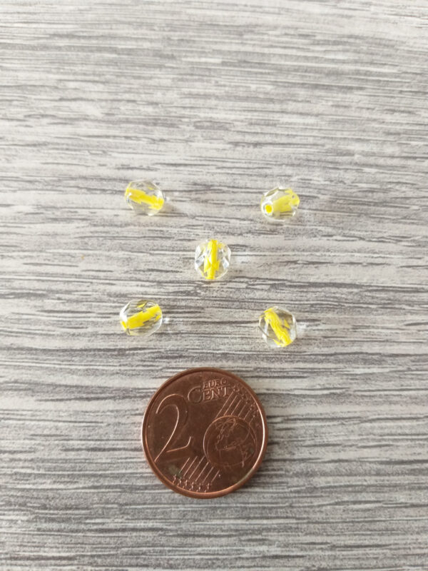 Kristal kleurige facet glaskraal met gele opvulling 2