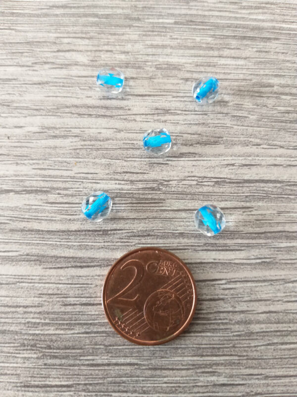 Kristal kleurige facet glaskraal met blauwe opvulling 2