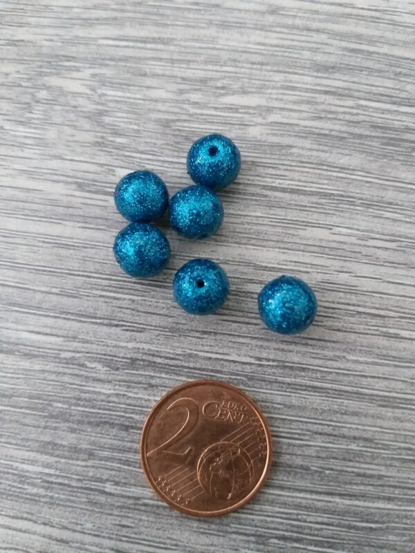 Blauwe ronde kunststof kraal (glitter) 2