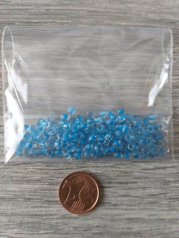 Kristal kleurige mix rocailles met blauwe opvulling - 10 gr 2