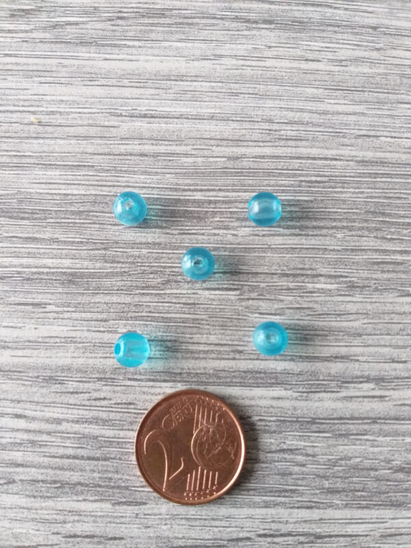 Blauwe ronde acryl kraal 2