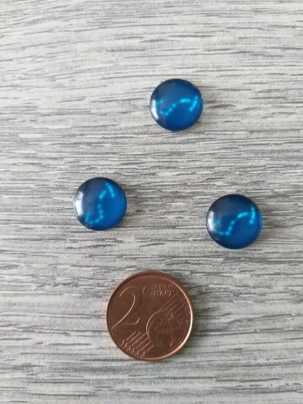 Blauwe ronde cabochon - sterrenbeeld scorpio/schorpioen 2