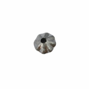 Zilverkleurige ronde kunststof kraal (bloem)