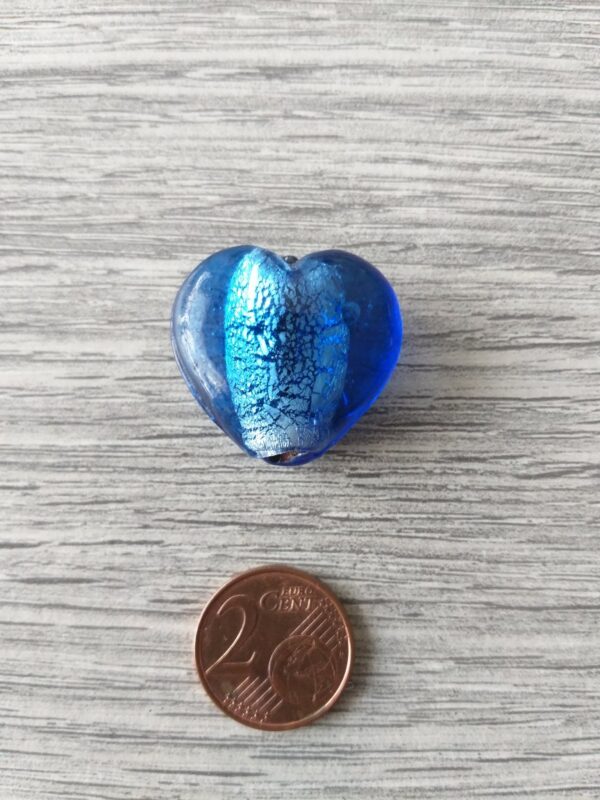 Blauwe/zilverkleurige hartvormige folie glaskraal 2