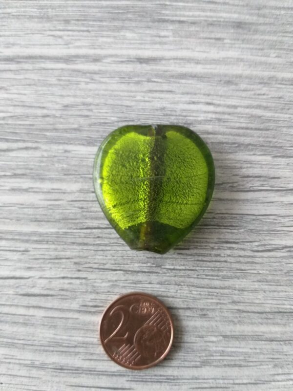 Groene hartvormige folie glaskraal 2