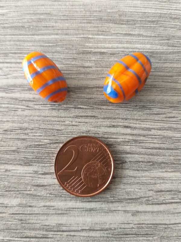 Oranje/blauwe ovale glaskraal - keramiek 2