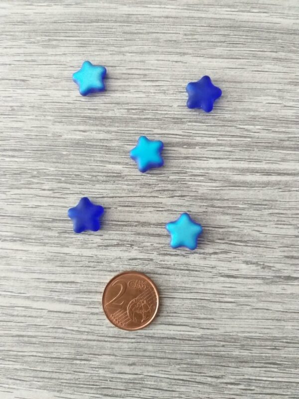 Donkerblauwe glaskraal in de vorm van een ster met glans 2