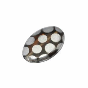 Bruine ovale glaskraal met zilverkleurige stippen
