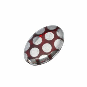 Rode ovale glaskraal met zilverkleurige stippen