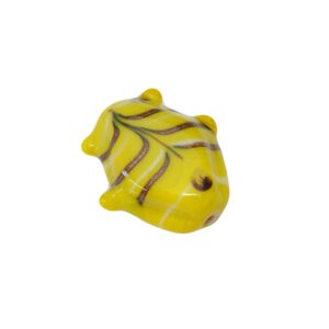 Gele/goudkleurige glaskraal – keramiek in de vorm van een vis (wit/zwart oog)