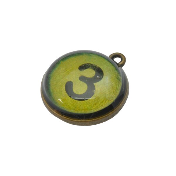 Bronskleurige/groene ronde bedel met zwarte nummer 3