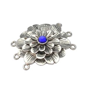 Zilverkleurige/blauwe hanger in de vorm van een bloem
