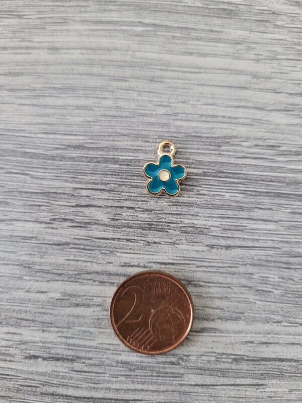 Goudkleurige/blauwe/witte bedel - bloem