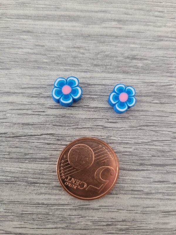 Blauwe/witte/roze polymeer kraal in de vorm van een bloem