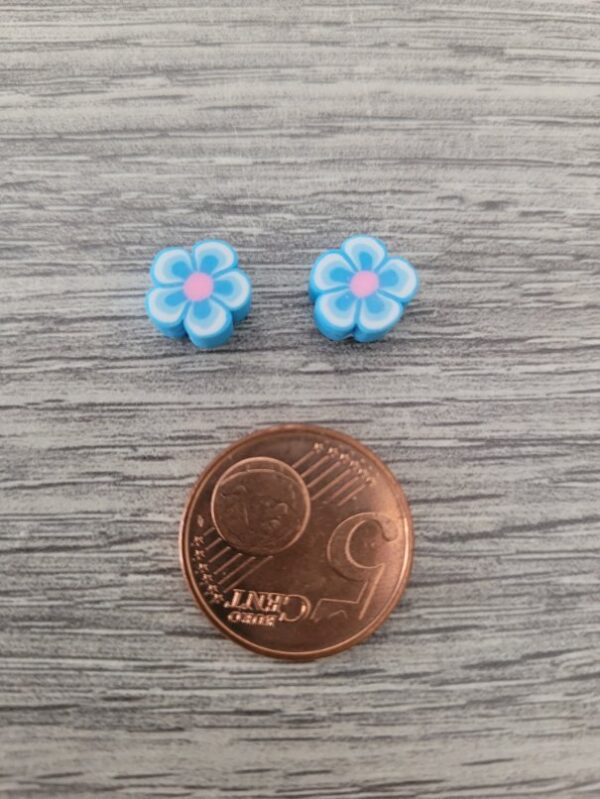 Blauwe/roze/witte polymeer kraal in de vorm van een bloem