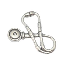 Zilverkleurige bedel - stethoscoop